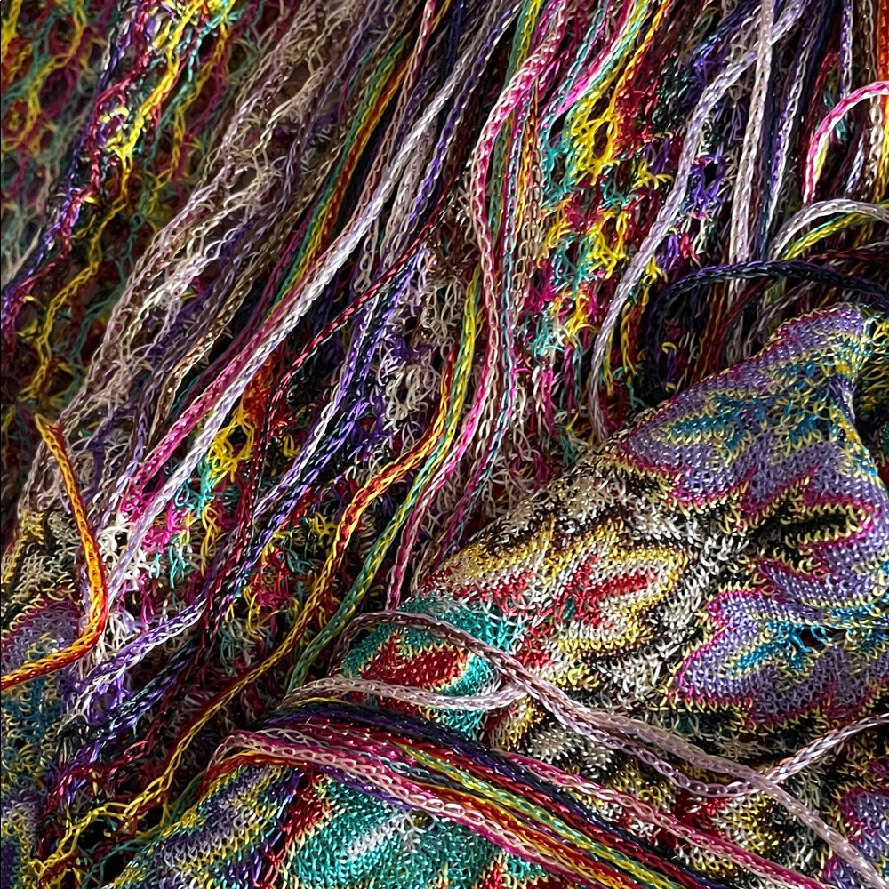 Stunning Piano Shawl!!! Wow. ☺️ Fringe and Colour and Fringe Oh My! Large Square - Picture 4 of 16